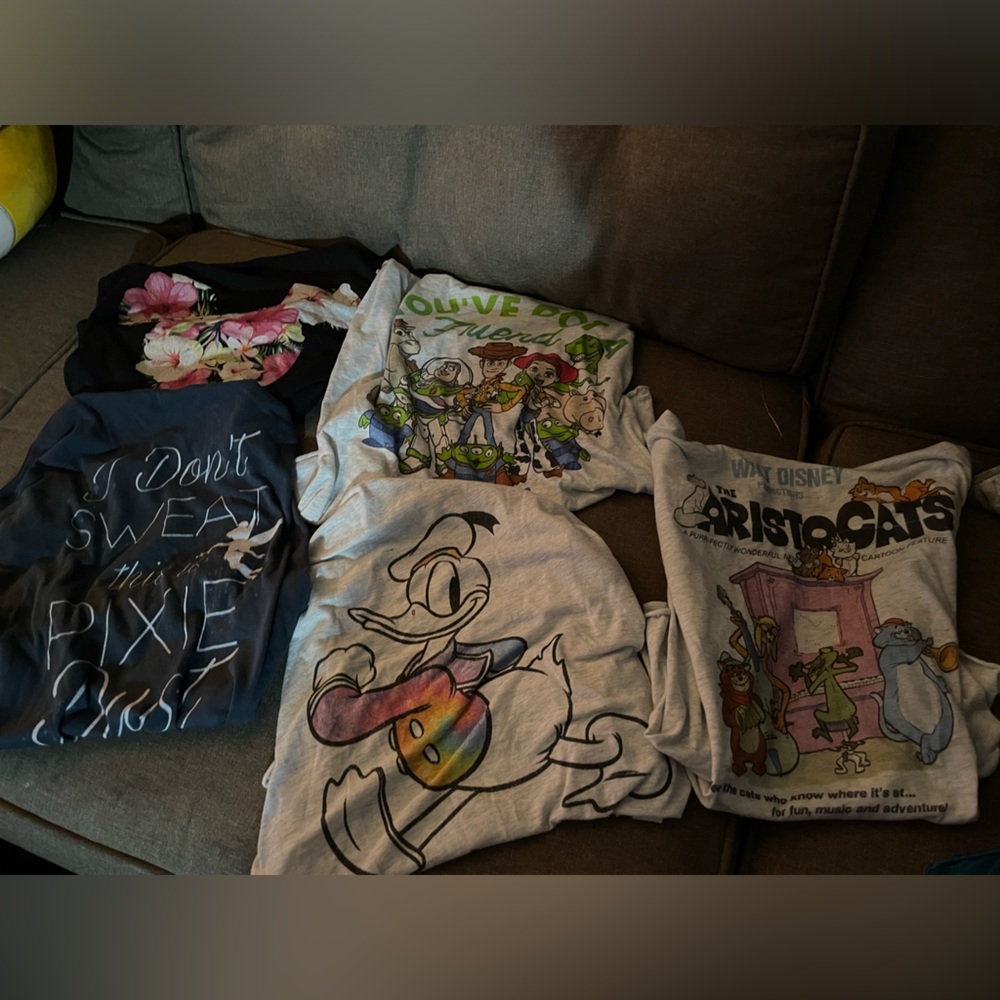 Set of 5 Disney tanks